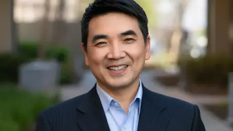 Zoom launches AI tools to link chats, meetings & work